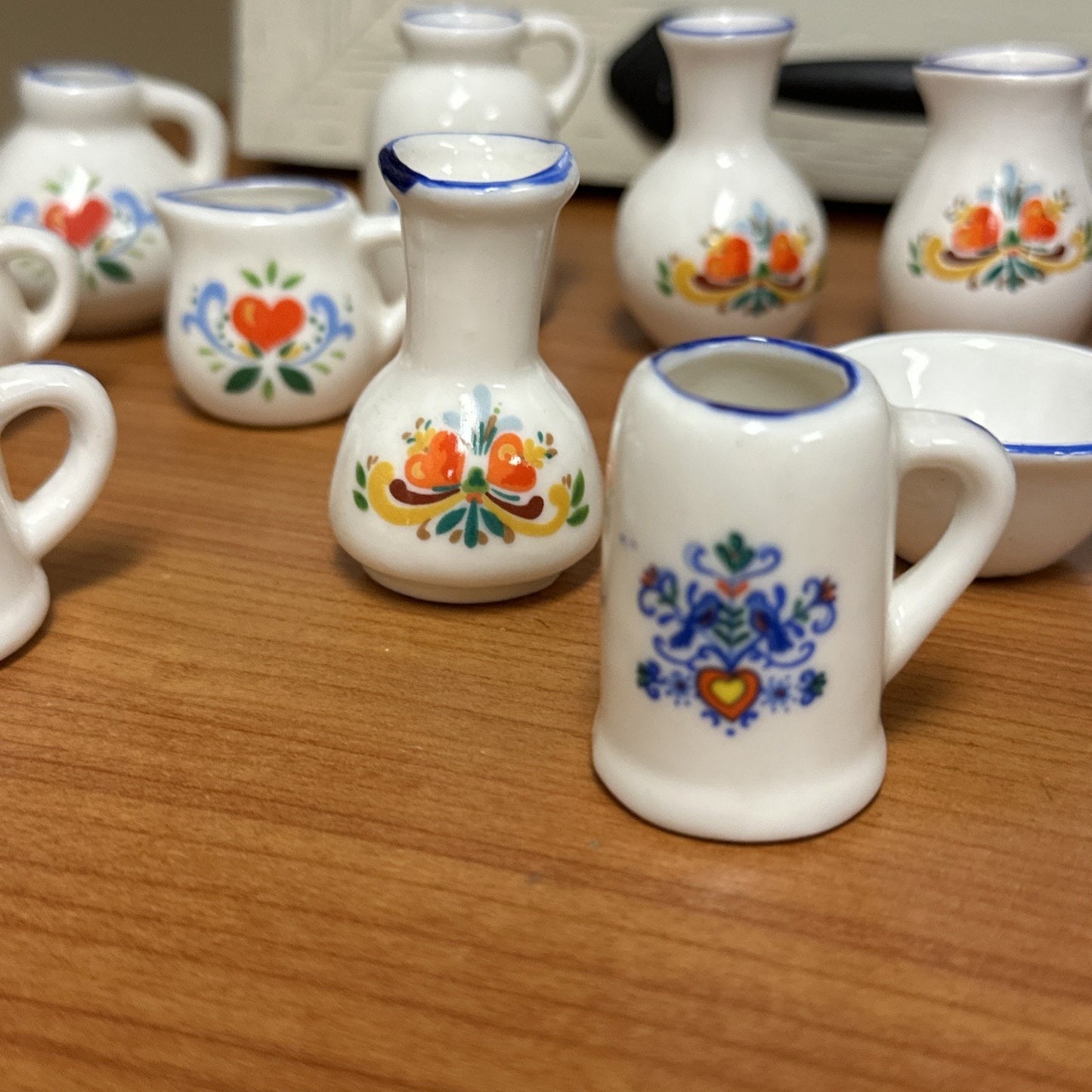 VTG Miniature Royal Doubles 2 Hearts Porcelain DesignerCeramic Mini Vase/Pitcher