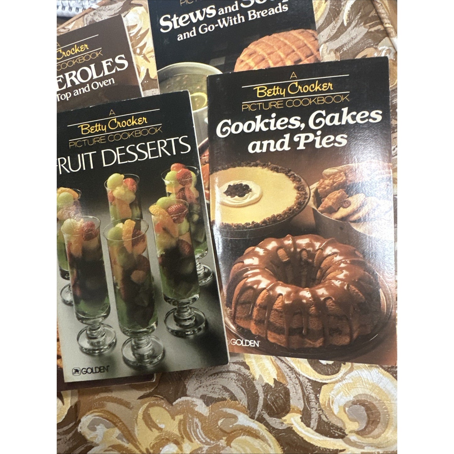 VIntage Betty Crocker set of seven picture cookbooks 1982
