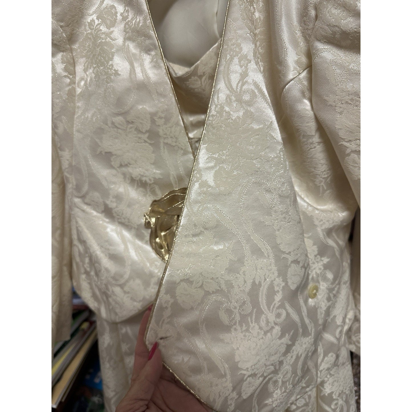1980’s Scott McClintock 2pc Ivory Short Skirt Suit SZ 4 w/gold Flower Bow EUC