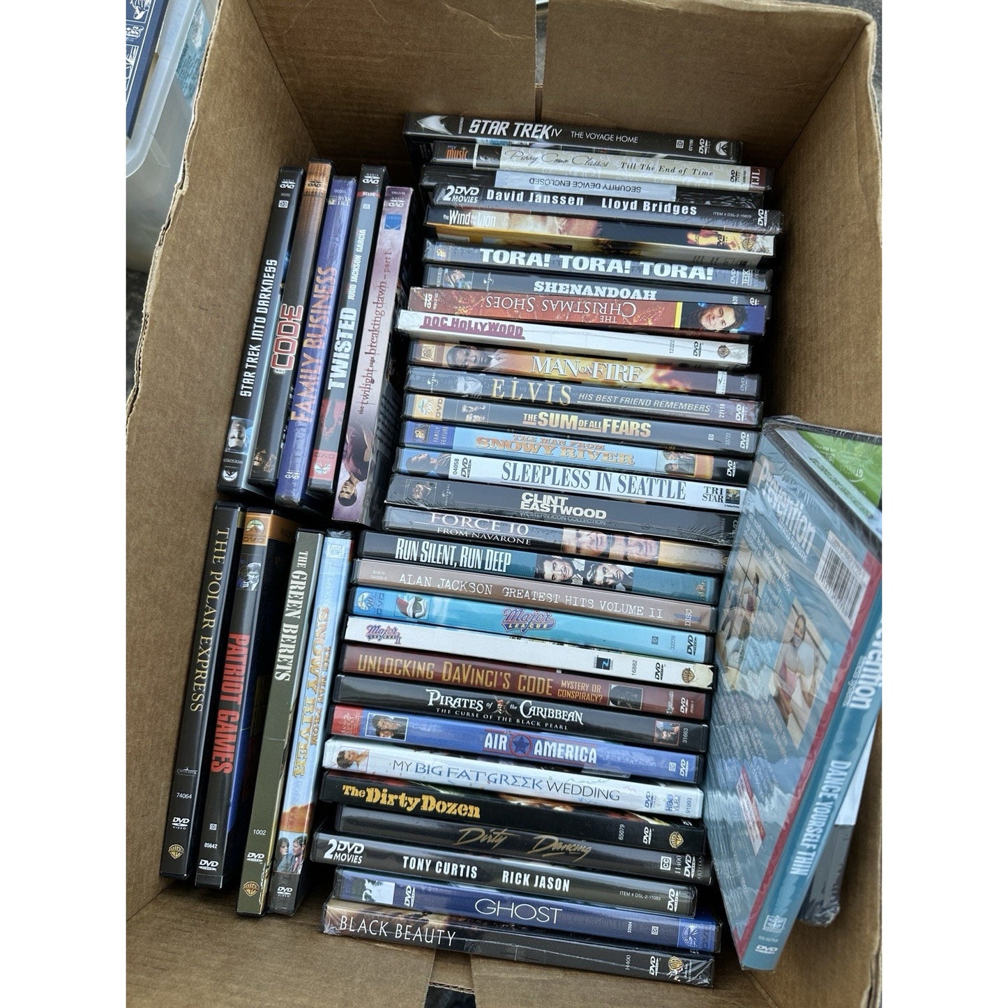 100 DVD movies! Wholesale assorted Used DVD Lot in great condition with cases!