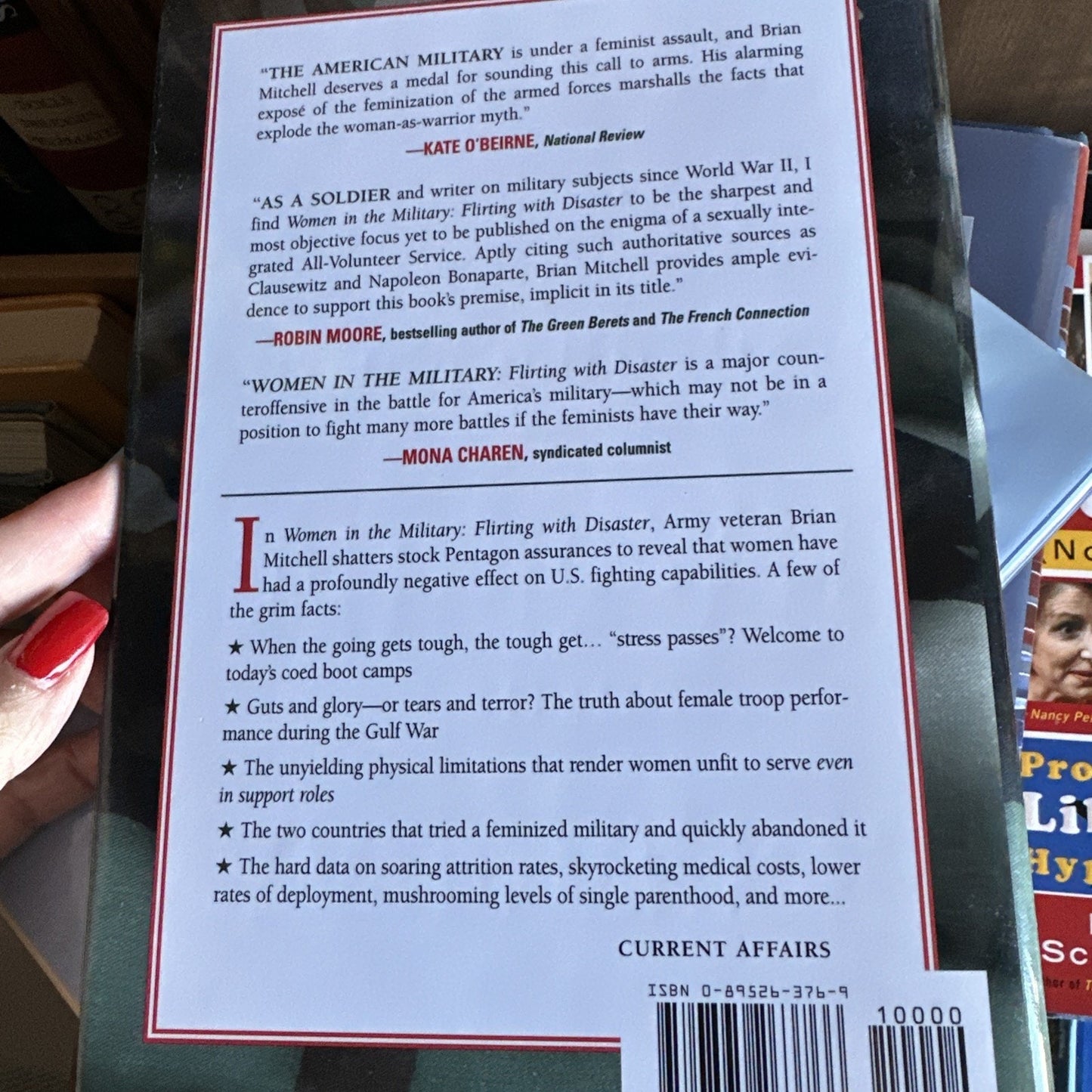 Women in the Military : Flirting with Disaster by Brian Mitchell 1998 HCDJ