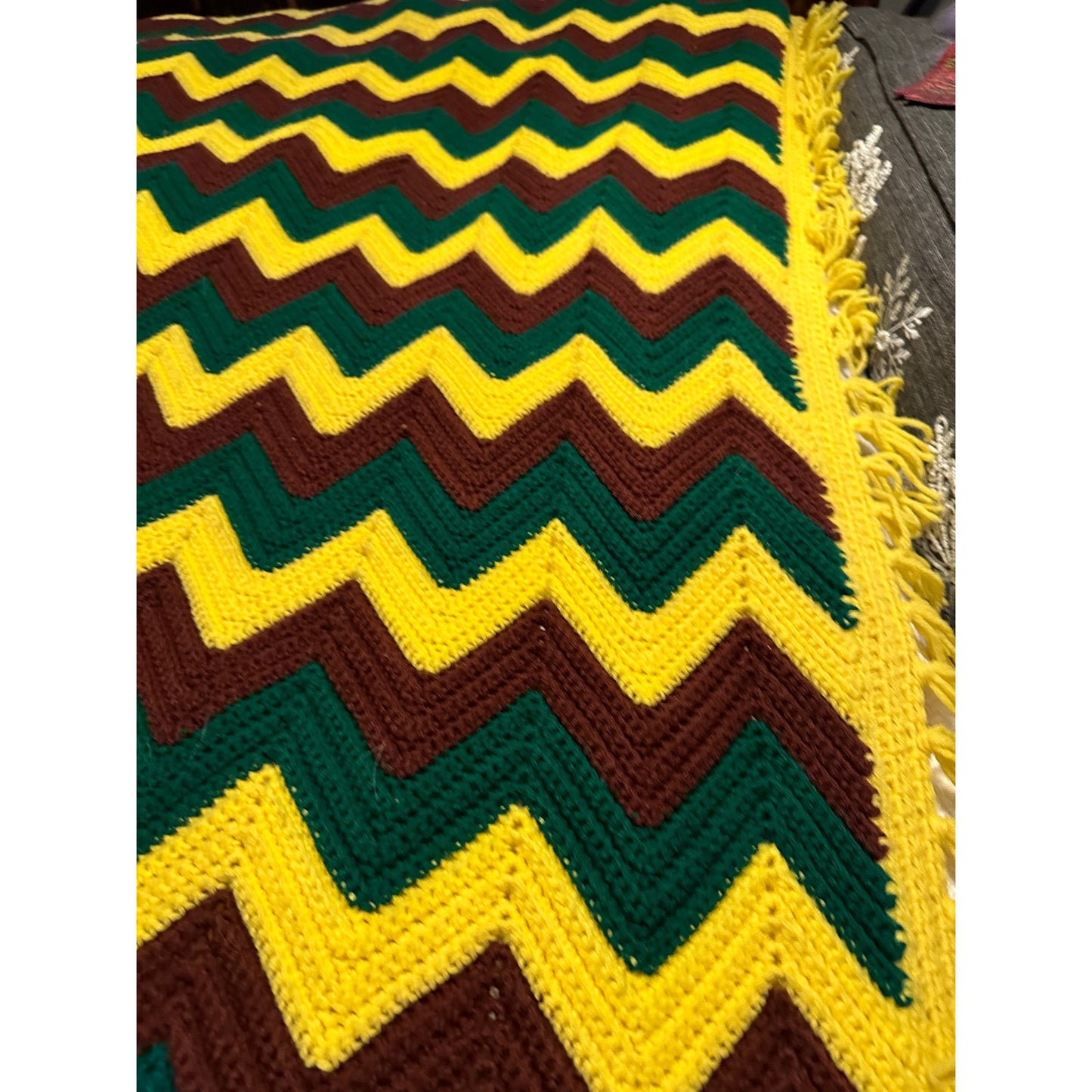 1970s crocheted afghan. 74x48 great condition
