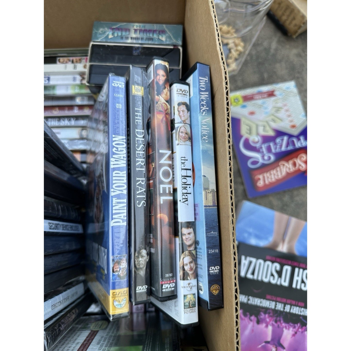100 DVD movies! Wholesale assorted Used DVD Lot in great condition with cases!