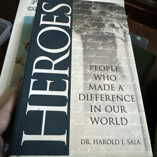 Heroes: People Who Made a Difference in Our World by Sala, Harold