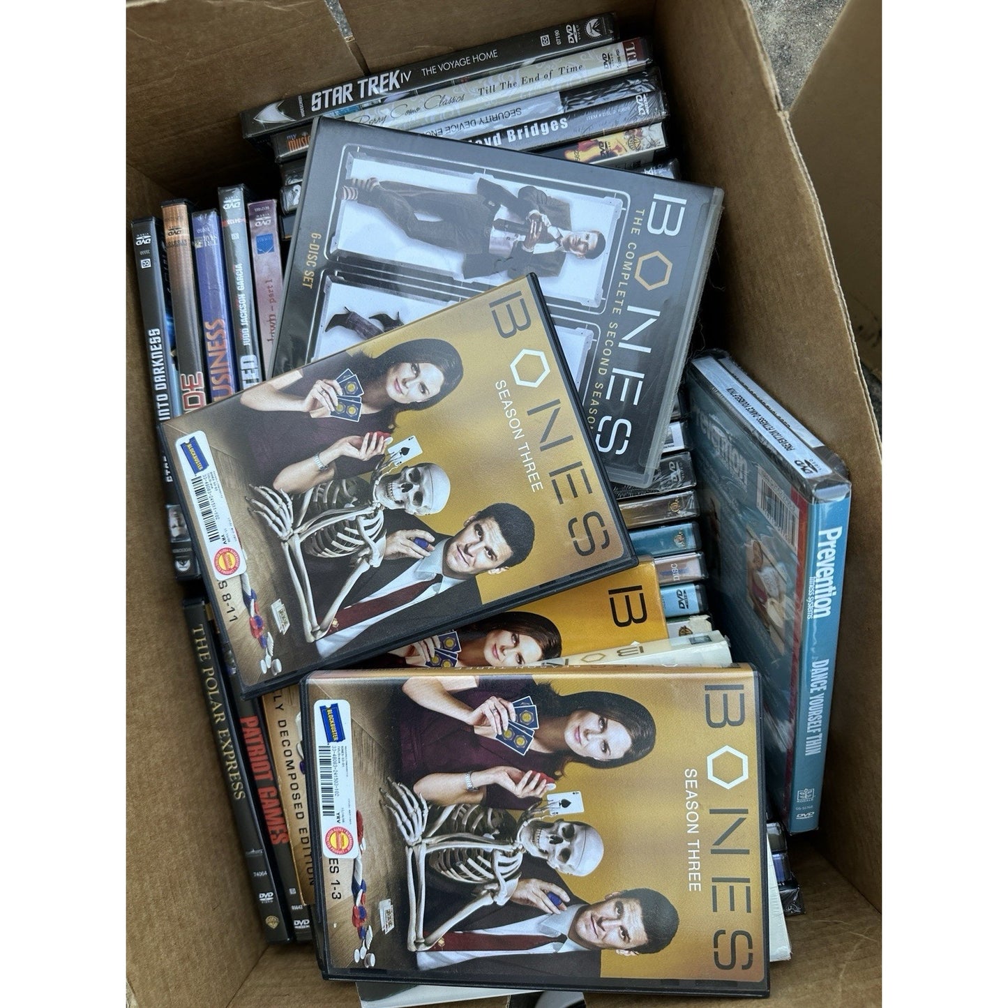 100 DVD movies! Wholesale assorted Used DVD Lot in great condition with cases!