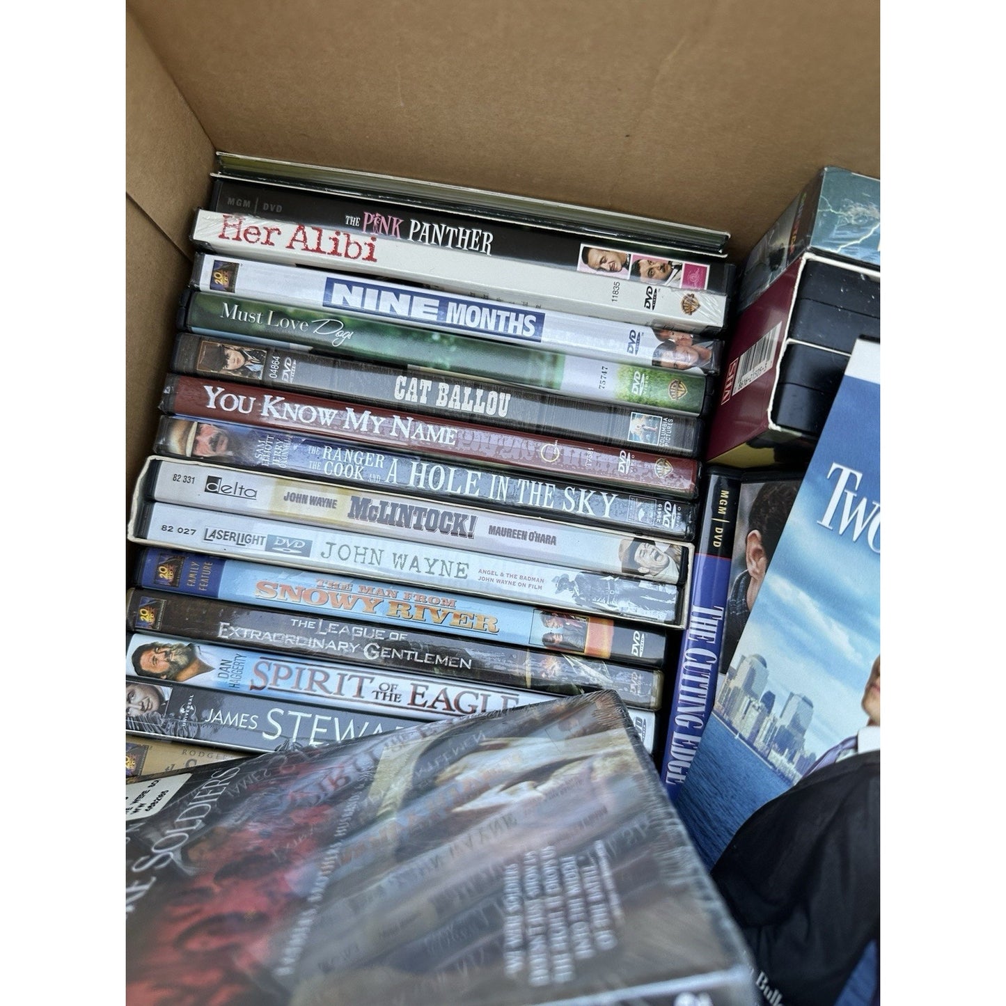 100 DVD movies! Wholesale assorted Used DVD Lot in great condition with cases!