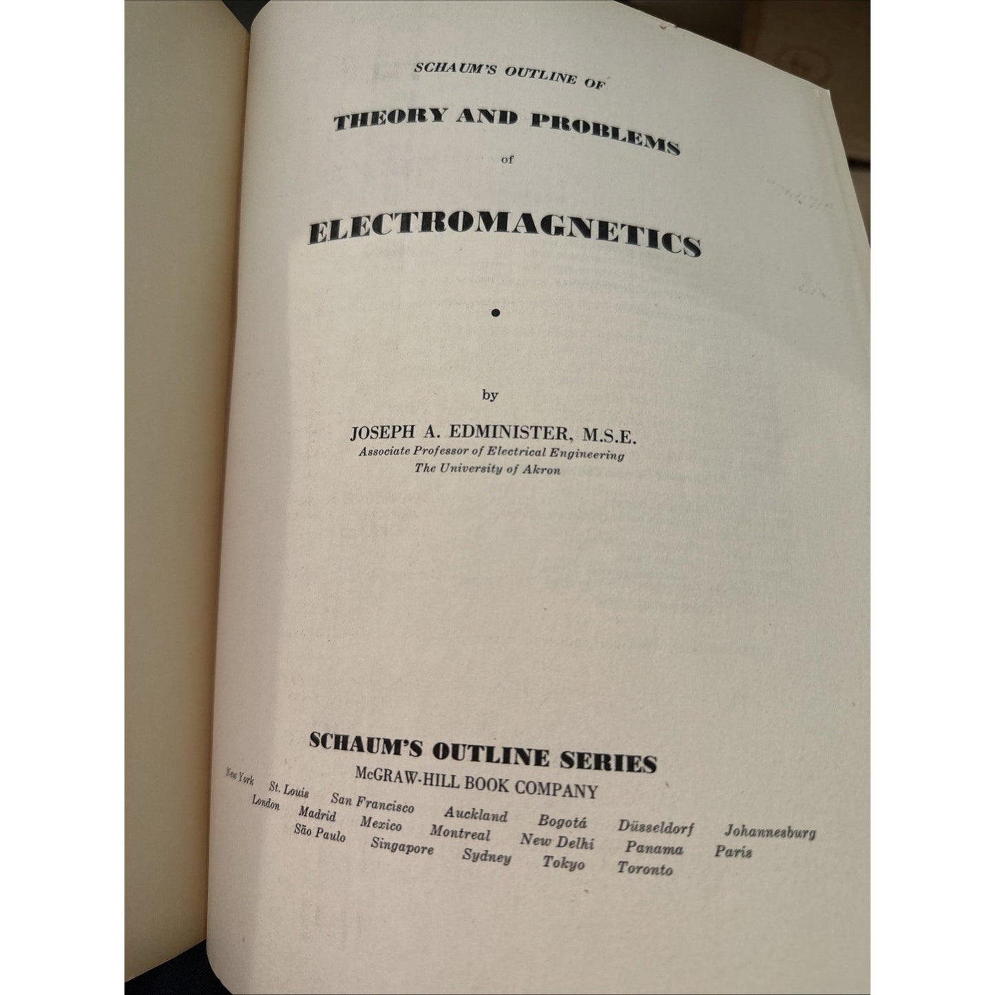 Schaum's Outline Series Theory & Problems of Electromagnetics PAPERBACK