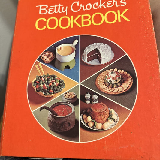 Vintage Betty Crocker Red Pie 5-Ring Binder Cookbook 1972 13th Printing