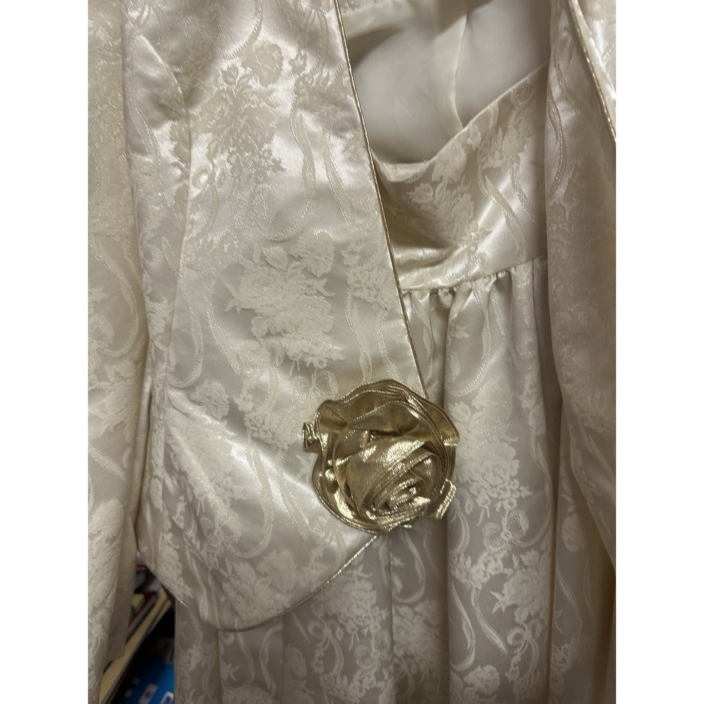 1980’s Scott McClintock 2pc Ivory Short Skirt Suit SZ 4 w/gold Flower Bow EUC