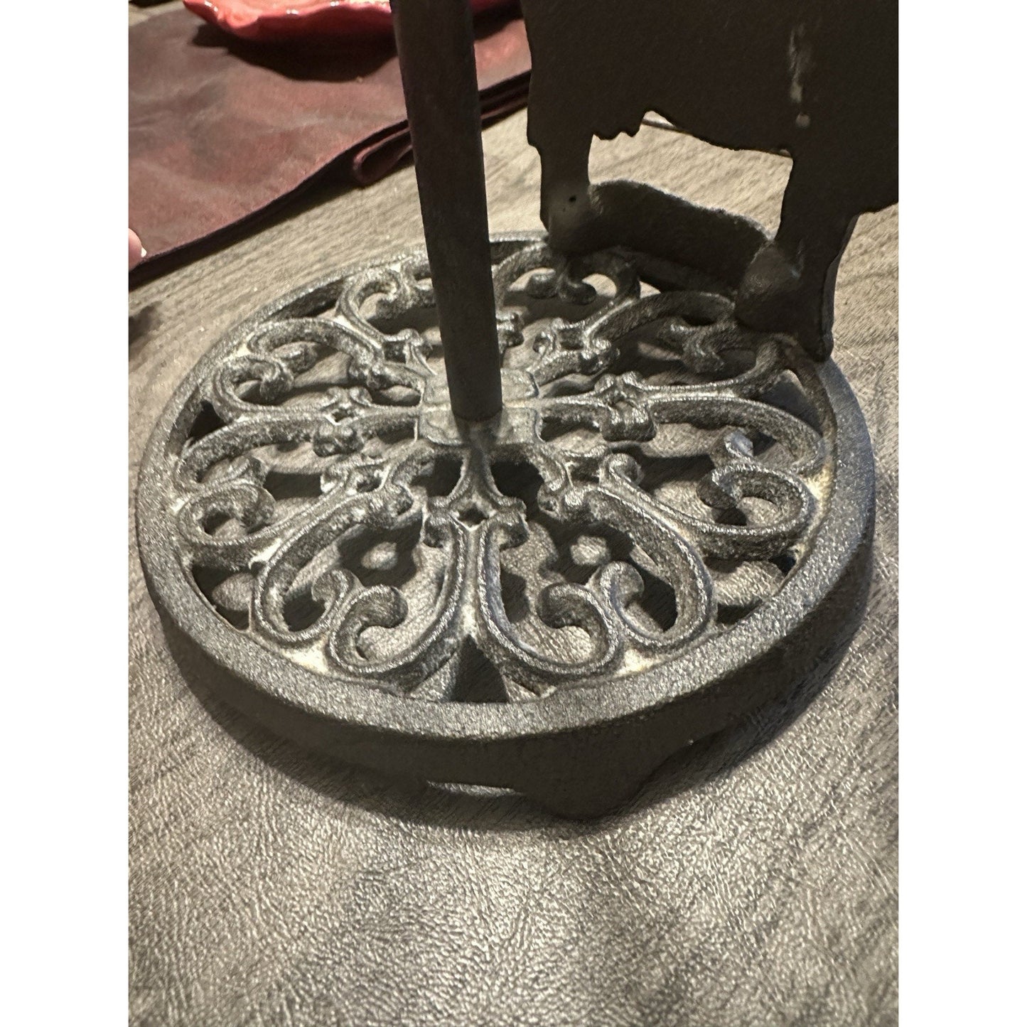 13.5 Inch High Farm Cow Cast Iron Paper Towel Holder Stand Home Decor