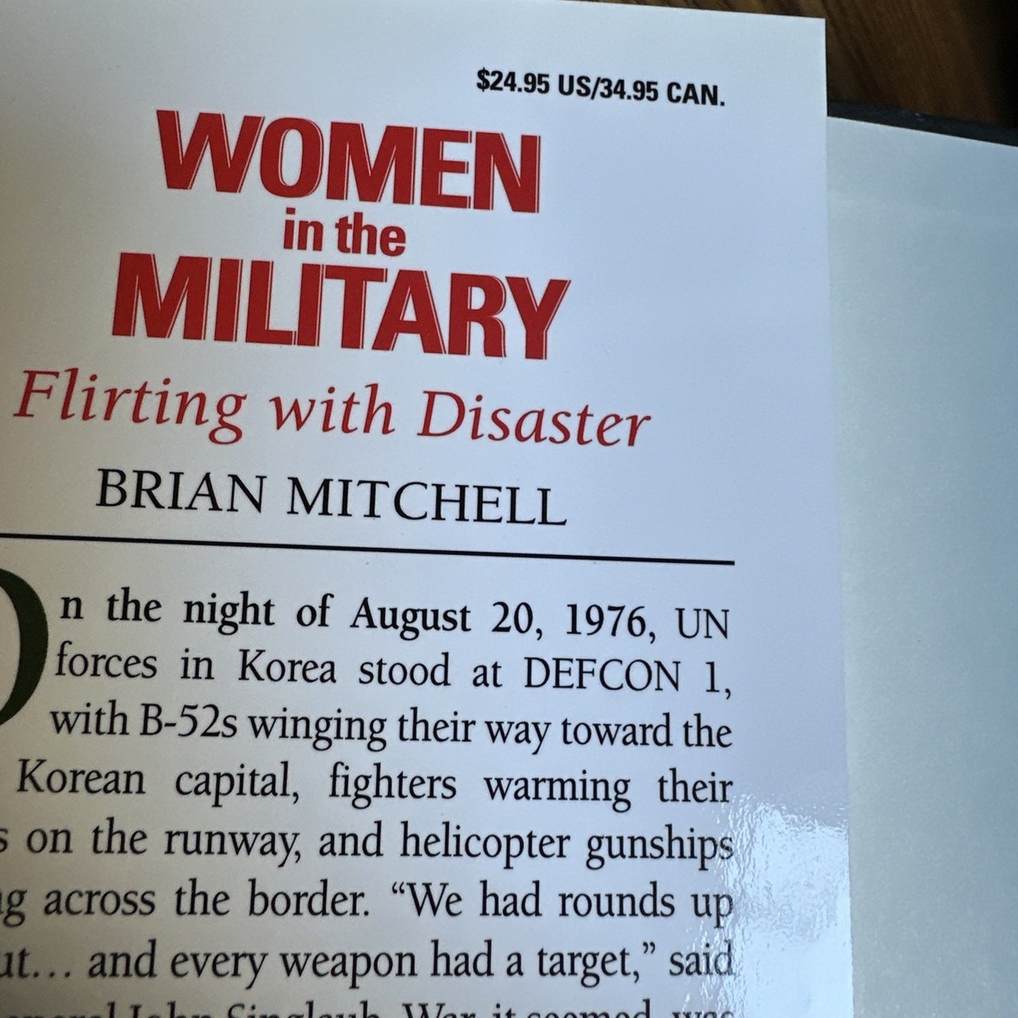 Women in the Military : Flirting with Disaster by Brian Mitchell 1998 HCDJ