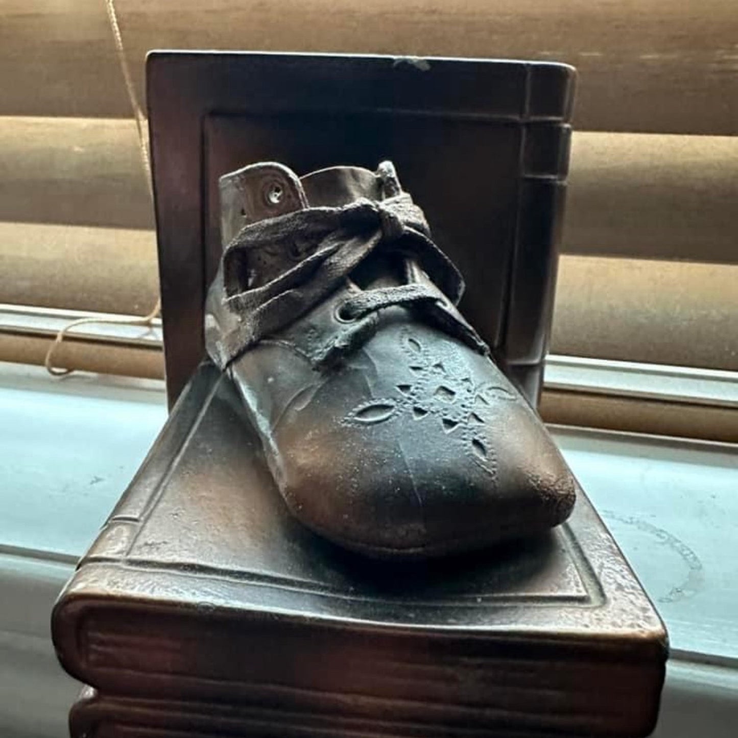 Copper baby Shoe bronzed bookend ( only 1)