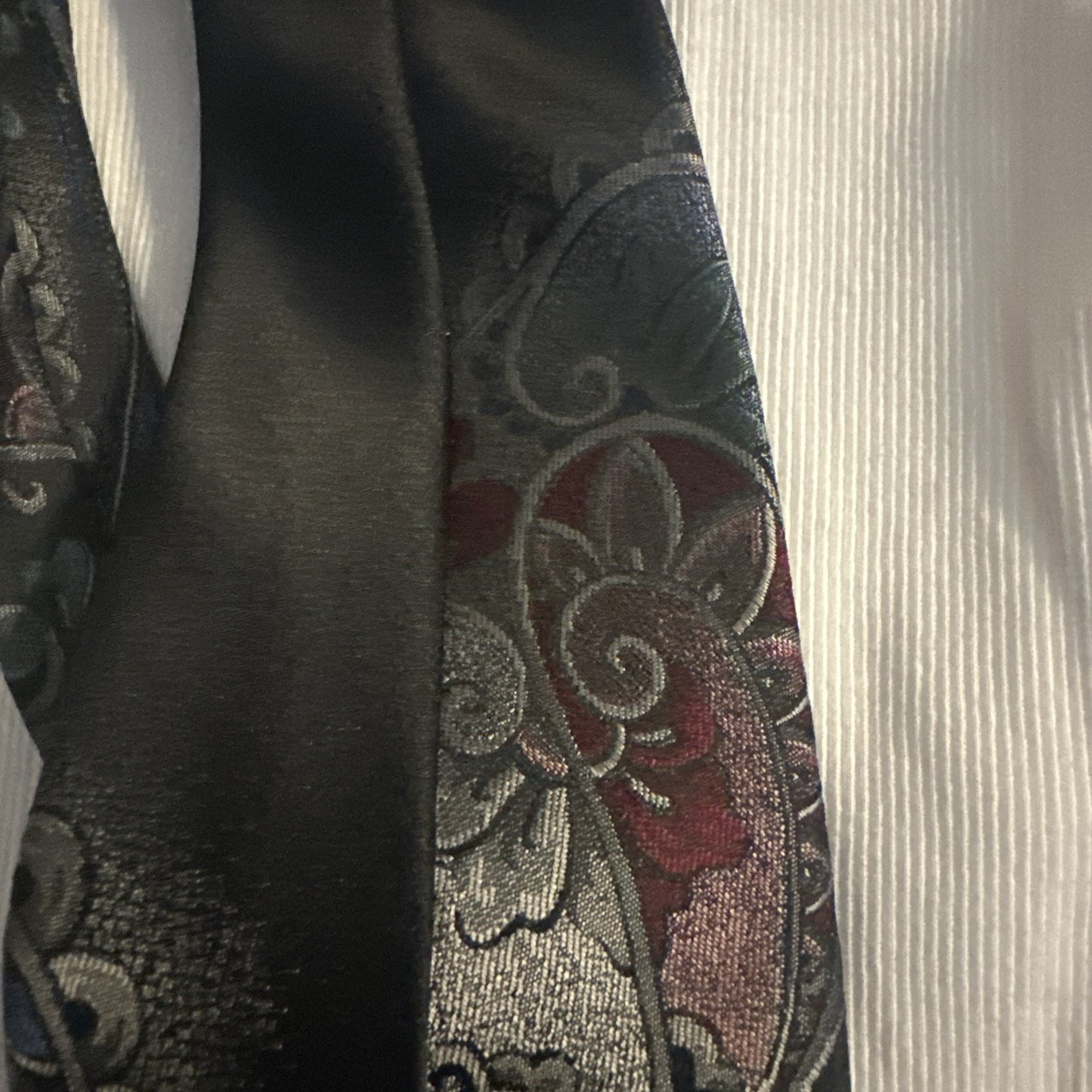 Vintage Don Loper Beverly Hills Silk Blend Neck Tie 57" Gray Paisley Pattern USA
