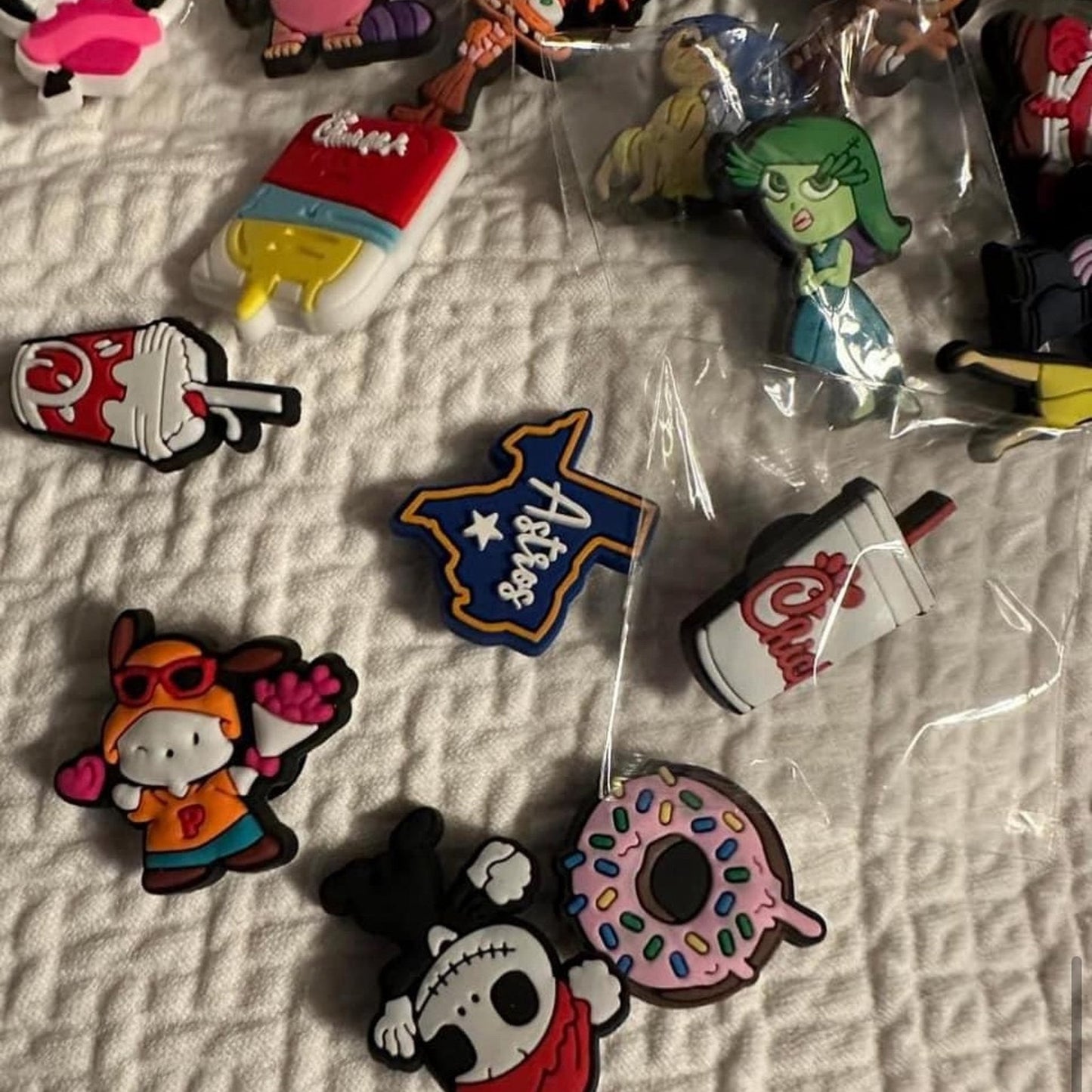 100 random croc charms
