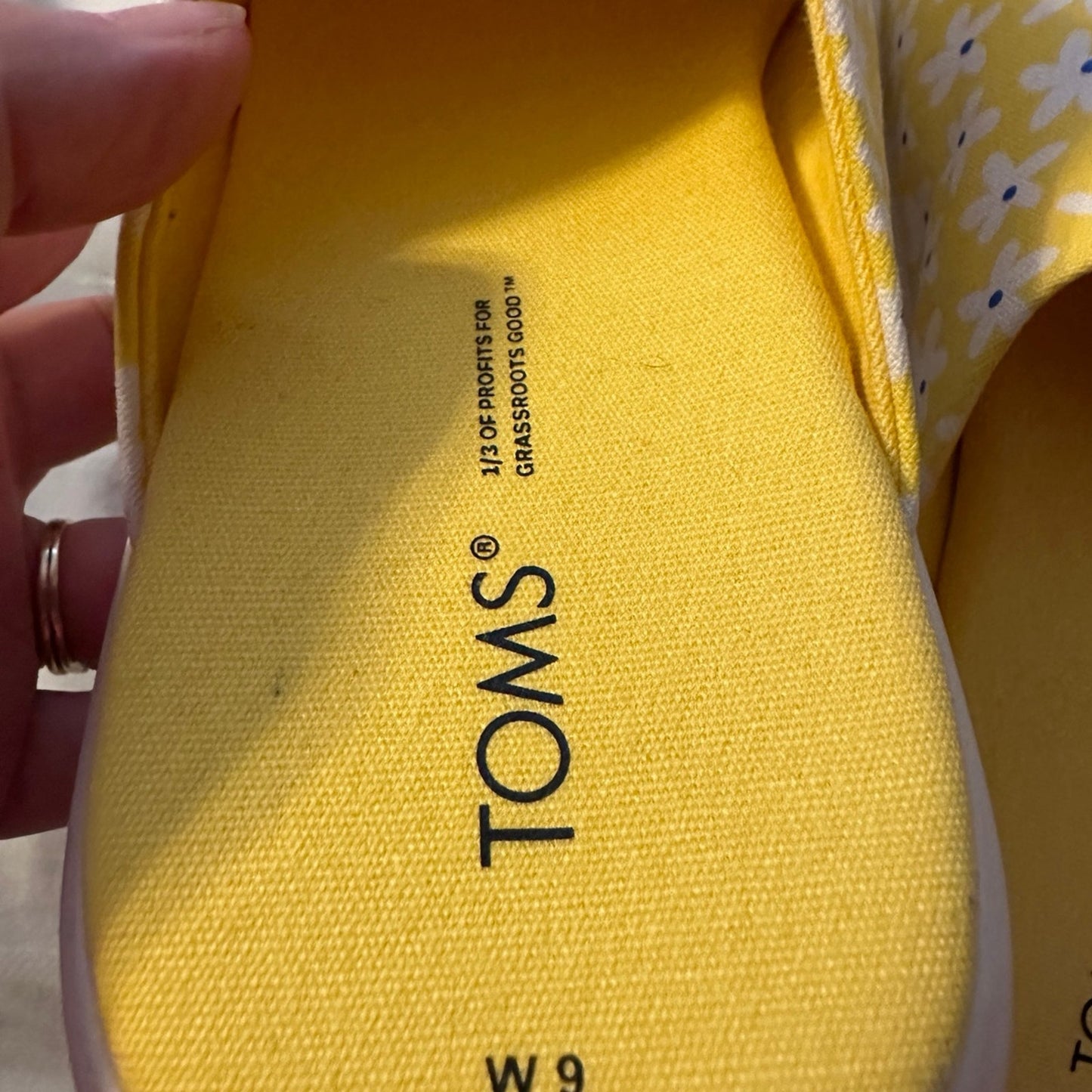 Toms Daisy Slip ons   Like new