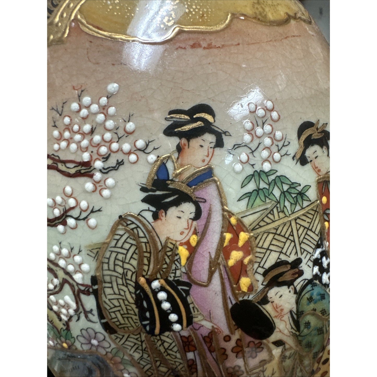 Vintage Chinoiserie Asian Cloisonne’ Ceramic Egg Floral Geisha 8 & Wood Base