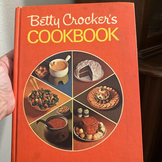 Betty Crocker's Cookbook SEARS Holiday Edition Pie Cover 1972 Vintage Hardcover