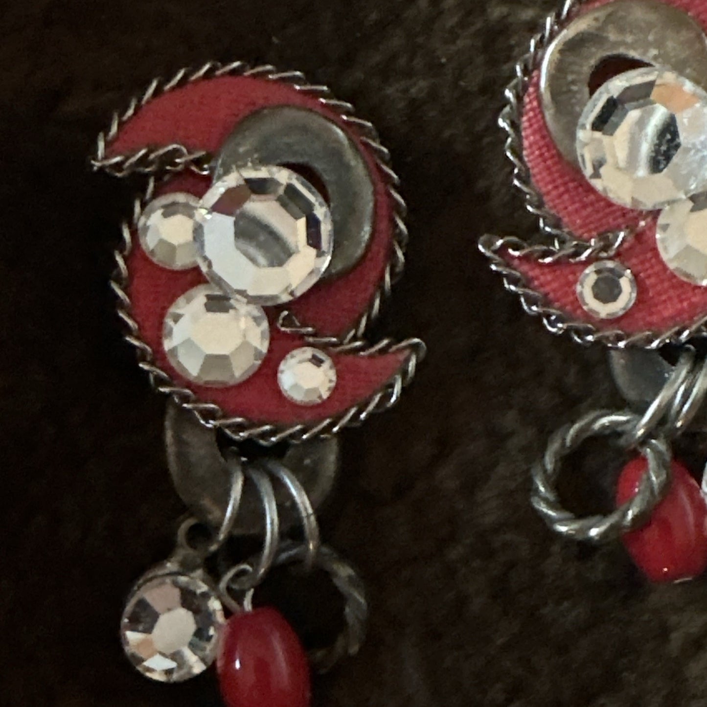 VTG 80'S SINS RUNWAY Large Red Boho ACRYLIC CRYSTALS DROP DANGLE CLIP EARRINGS