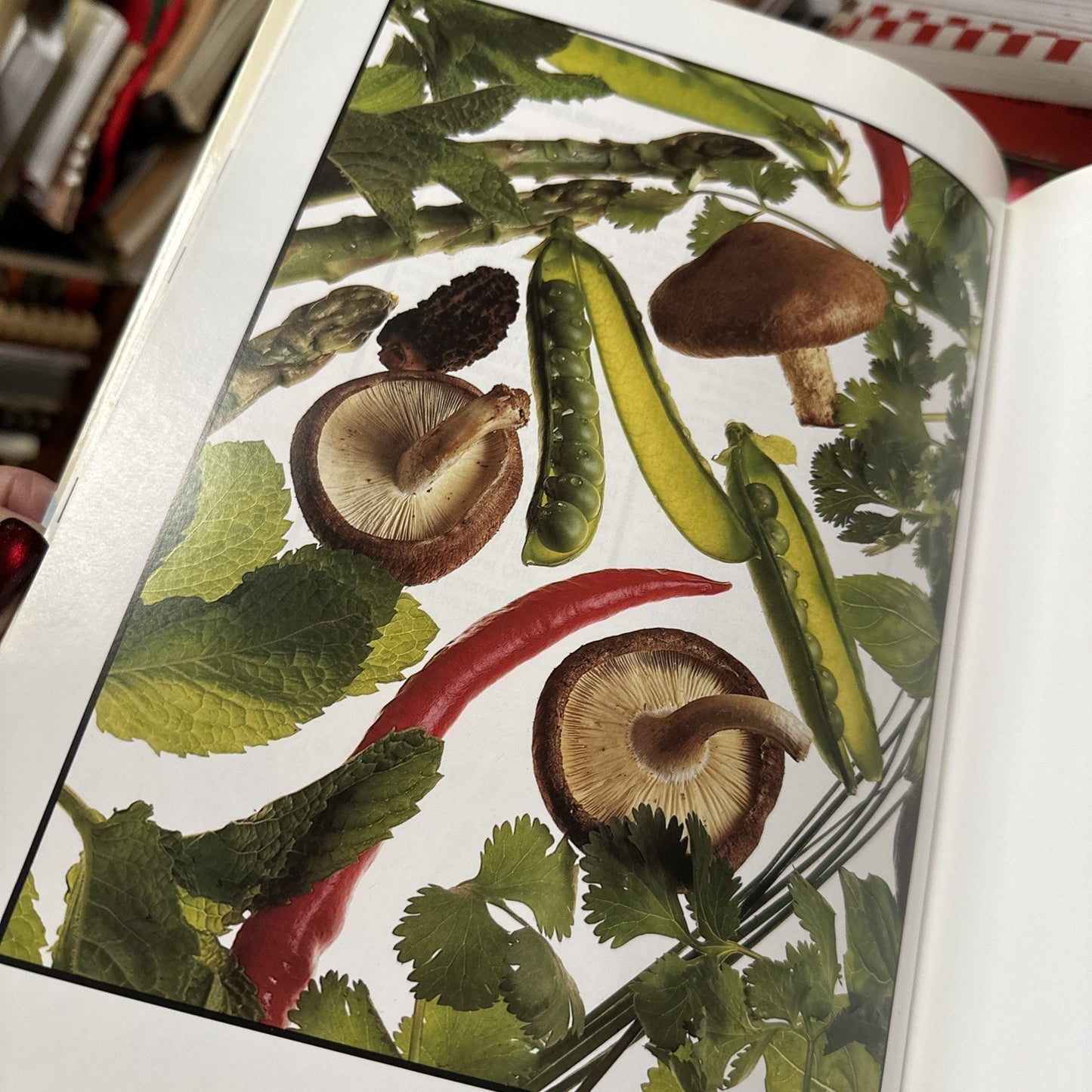 Pacific Flavors: Thai... photos by Teri Sandison text by Hugh Carpenter Signed