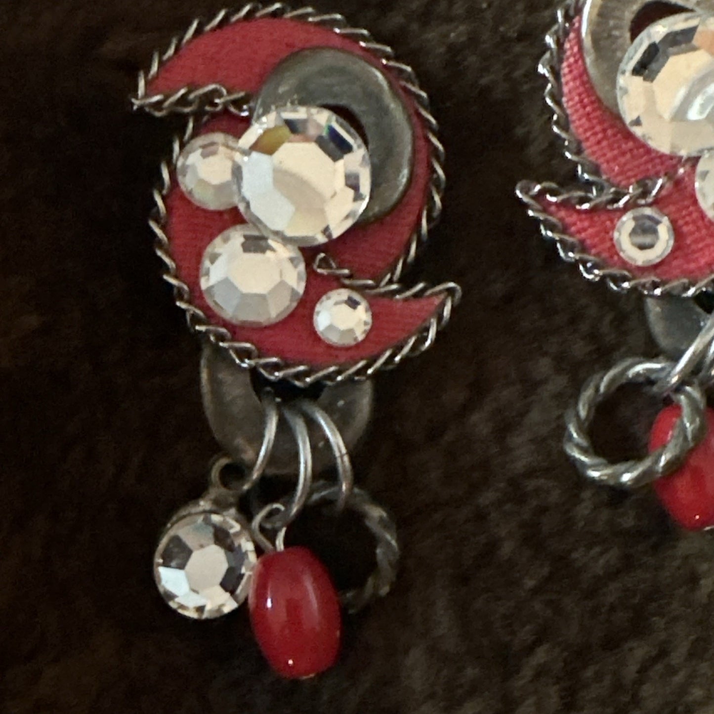VTG 80'S SINS RUNWAY Large Red Boho ACRYLIC CRYSTALS DROP DANGLE CLIP EARRINGS